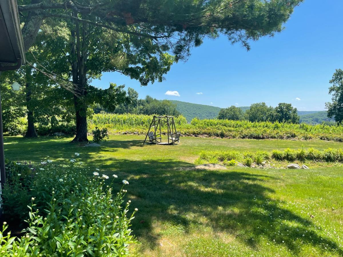 Country Lake House Nestled Between Vineyards Warren Esterno foto